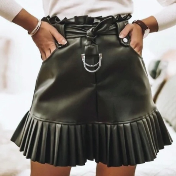 Zara Dresses & Skirts - NWT Zara Faux Leather Pleated Skirt - Black